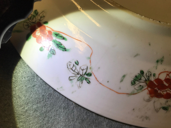 A Chinese famille verte plate with a lady and her cat, Kangxi